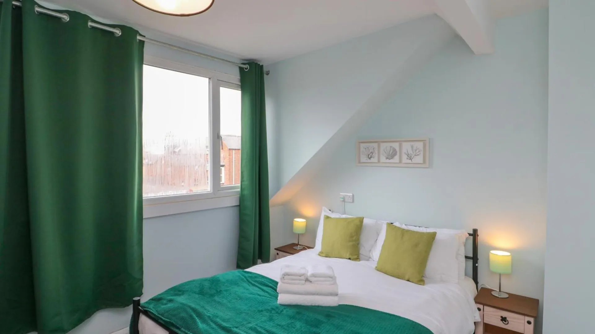 Holyrood Lodge Bridlington 0*,
